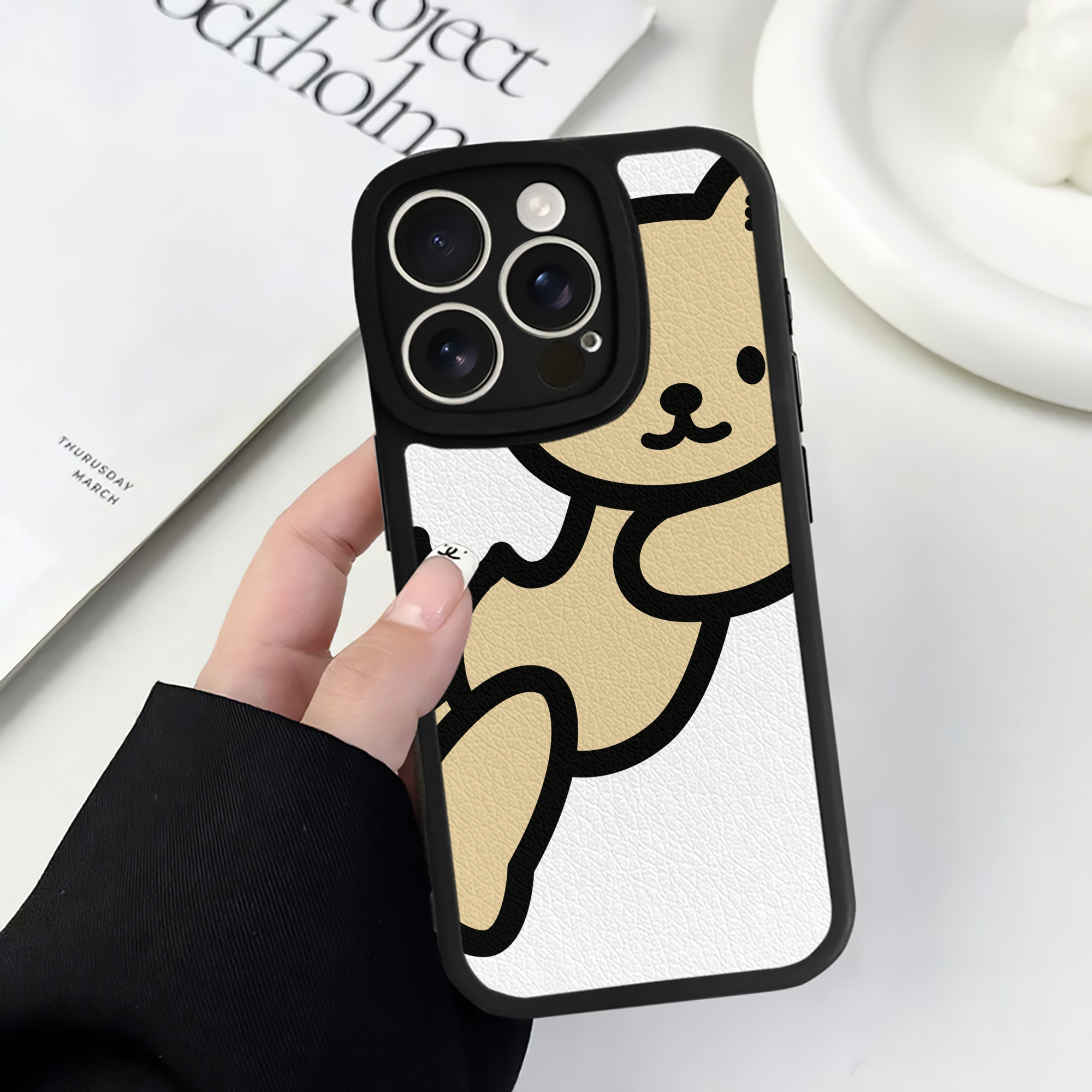 （画像用） Hello Kitty ハローキティ 【iPhone 16シリーズ対応】シリコンスマホケース（レザー調） 材質：シリコン